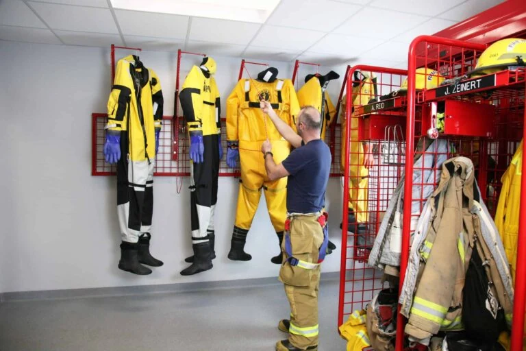 dive lockers